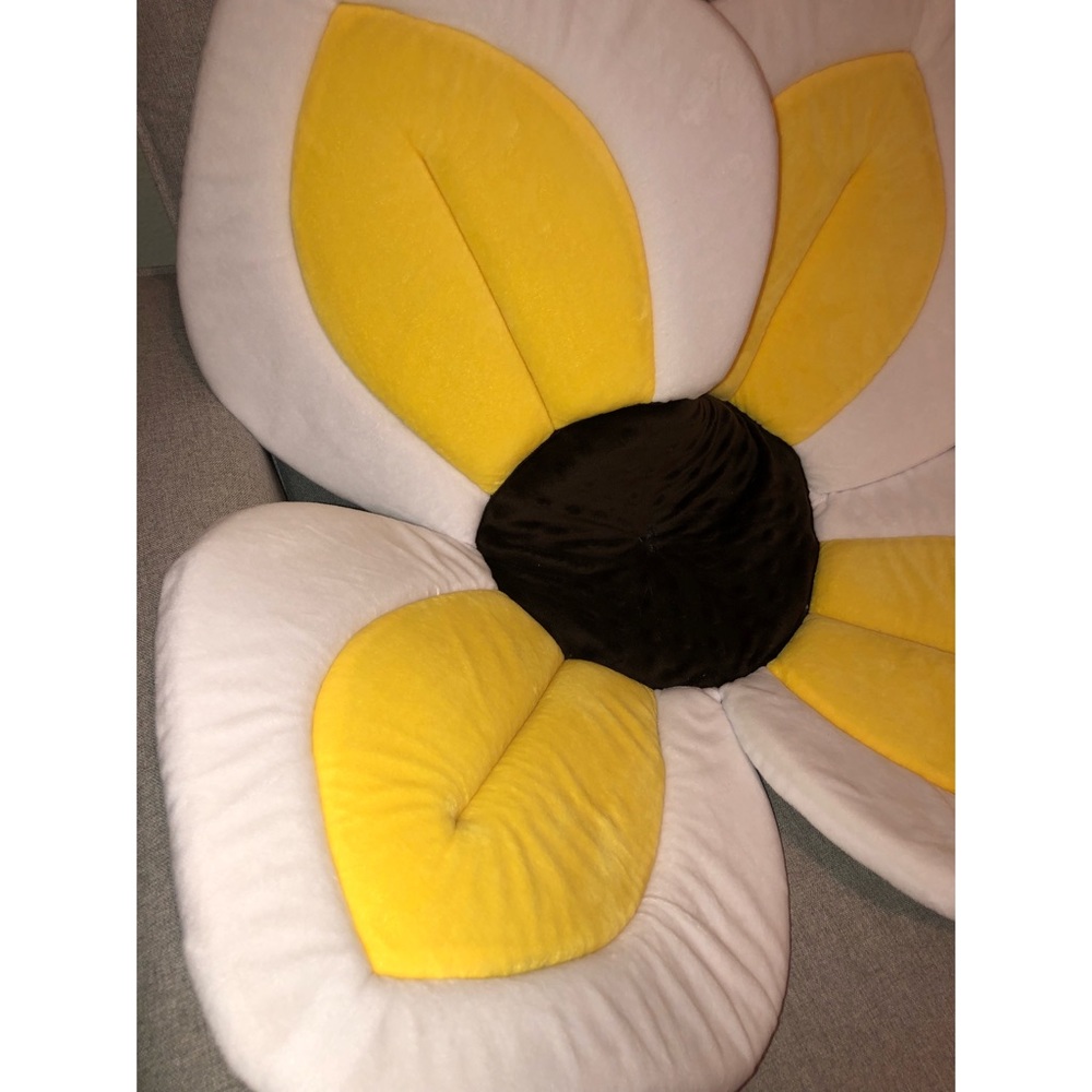 Blooming Bath Lotus Yellow + White - Picture 5 of 10